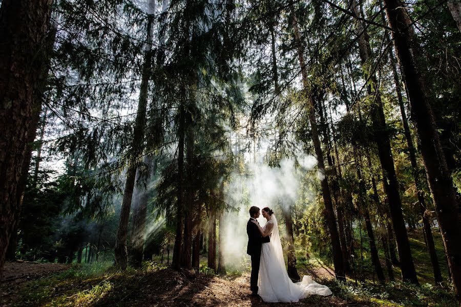 Fotógrafo de casamento Aleksandr Korobov (tomirlan). Foto de 17 de dezembro 2019