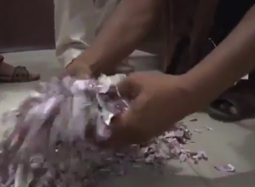 Pacovi pojeli više od milion rupija (VIDEO)