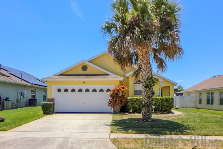 Orlando villa, Kissimmee community,  close to Disney, south-facing pool and spa, games room