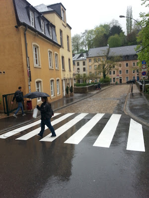 piove, guarda come viene giu di tiz