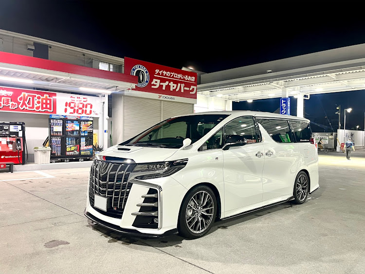 アルファードのAGH30・アルファード・GR化計画・GR ALPHARD・リヤスポイラーに関するカスタム事例の投稿画像1枚目
