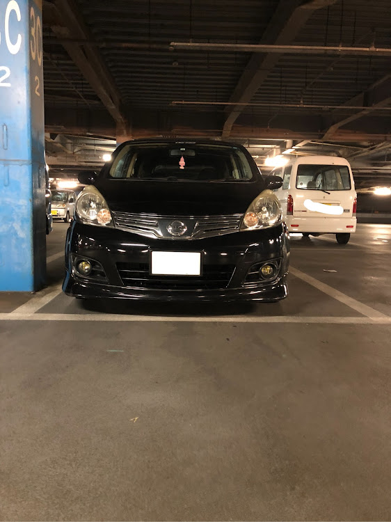 ノートのホイール交換・マフラー交換・車高調整・DIYに関するカスタム事例の投稿画像1枚目