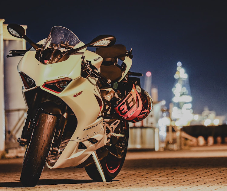 ちゃんまりさんが投稿したパニガーレ・カメラの練習・バイクも好き・夜カメ活に関するカスタム事例の投稿画像1枚目