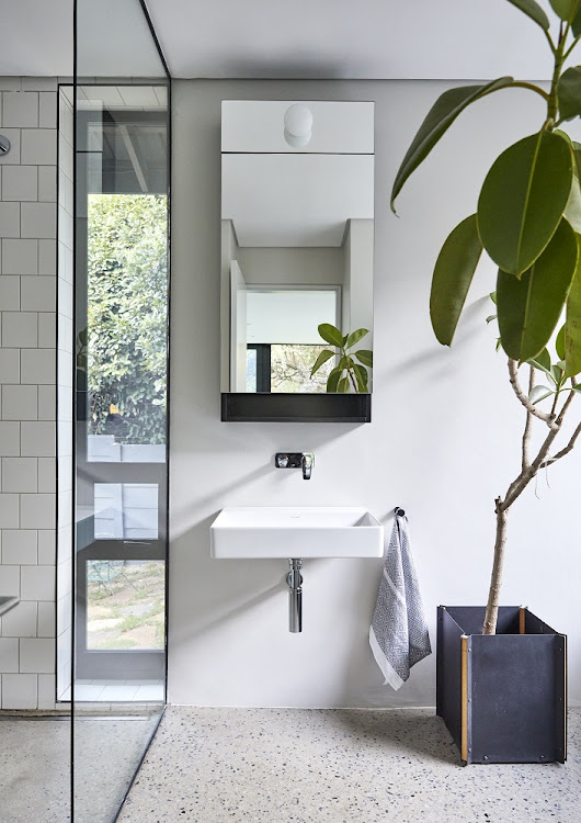 The main en-suite bathroom features a Terrazzo floor.