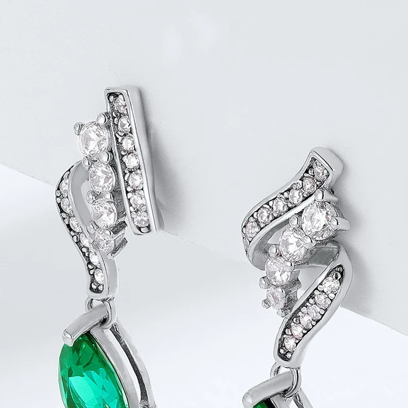 Title 4, Boucles doreilles en argent S925 avec émeraude...