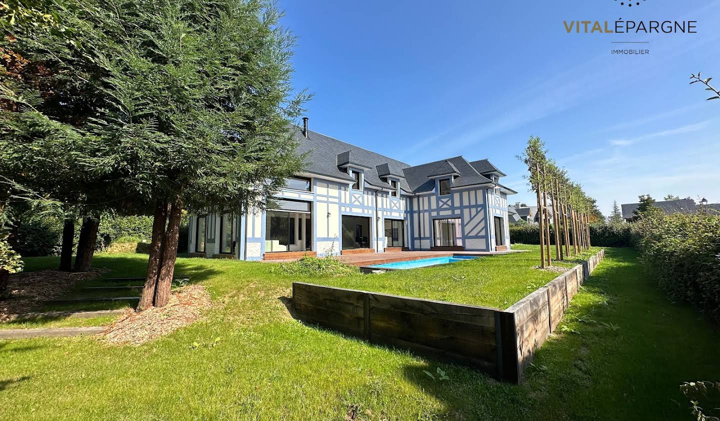 House with pool and garden Deauville