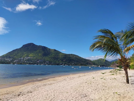Buy this luxury property in Black River (Mauritius) - Sandy beach, blue sea, green mountain