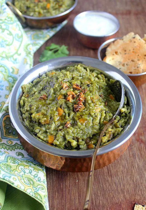 Palak & Corn Khichdi (With Hing Ka Achar, Desi Ghee, Gur & Papad)