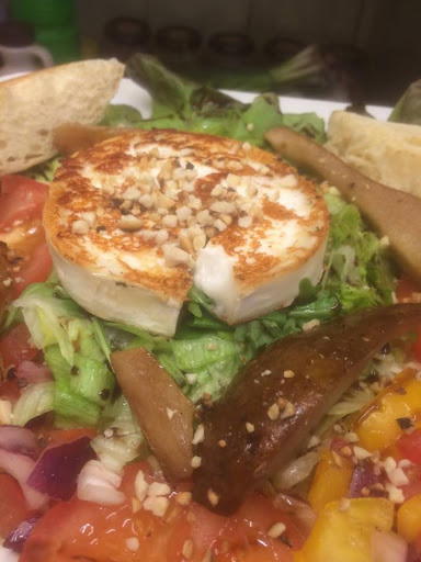 Goats Cheese Salad with Roasted Pear and Nuts