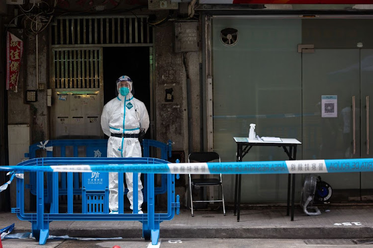 An Health Bureau agent guards the entrance of a building in Macau. File photo: EDUARDO LEAL