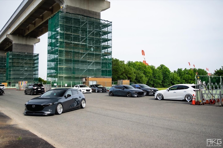 MAZDA3の７月もよろしくお願いいたします・台風に気をつけて下さい・熱中症に気をつけて!!・オフ会・暑い、、暑いぞおおお！！に関するカスタム事例の投稿画像3枚目