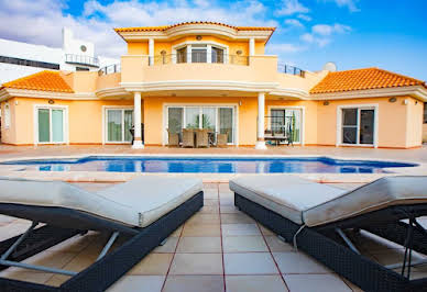 Villa with pool and terrace 11