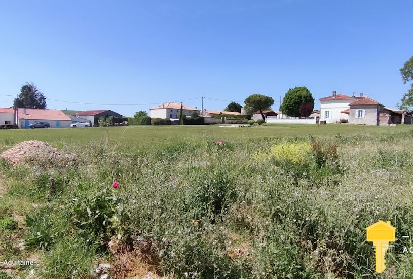  Vente Terrain à bâtir - 2 634m² à Saint-Fort-sur-Gironde (17240) 