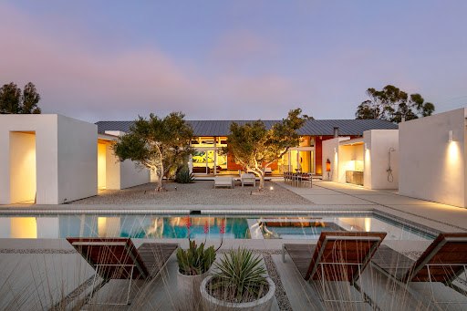 House with pool 3