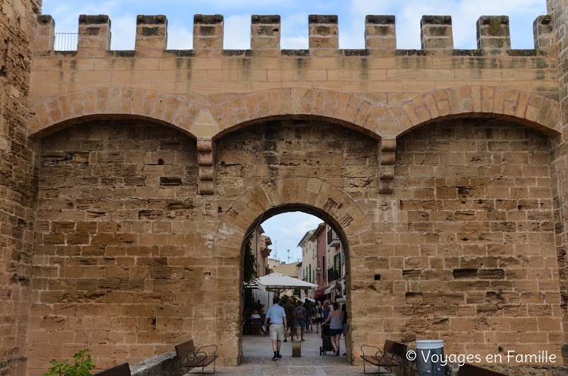 Alcudia, remparts, ville fortifiée, porte de Majorque