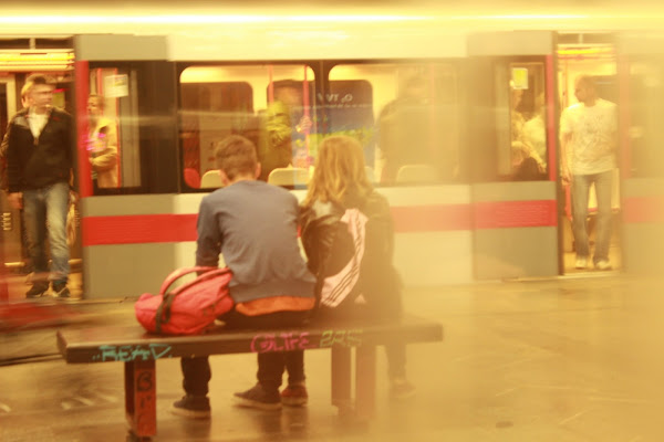 lovers in metro di Bern@