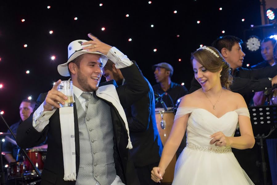 Fotógrafo de casamento Carlos Riofrio (carlosriofrio). Foto de 10 de junho 2020