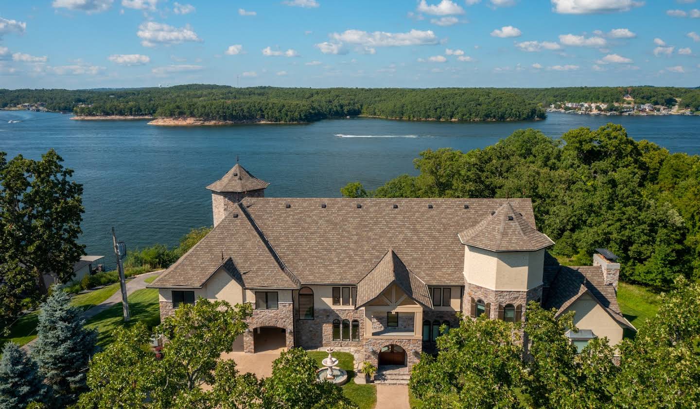 House with terrace Osage Beach