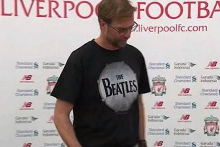 Klopp weet wel hoe hij zich populair moet maken, kijk maar eens naar zijn geweldige outfit