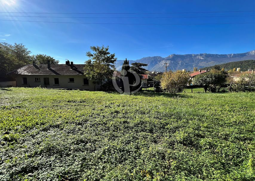 Vente terrain  2674 m² à Jarrie (38560), 200 000 €