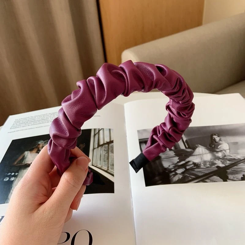 Barrette à cheveux pliable en cuir PU pour femme, rétro et polyvalente. L'accessoire idéal pour une coiffure élégante et intemporelle. S'accorde avec toutes les tenues.