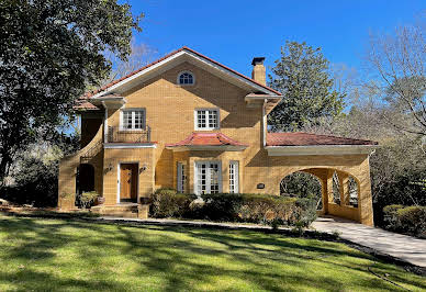 House with garden 3