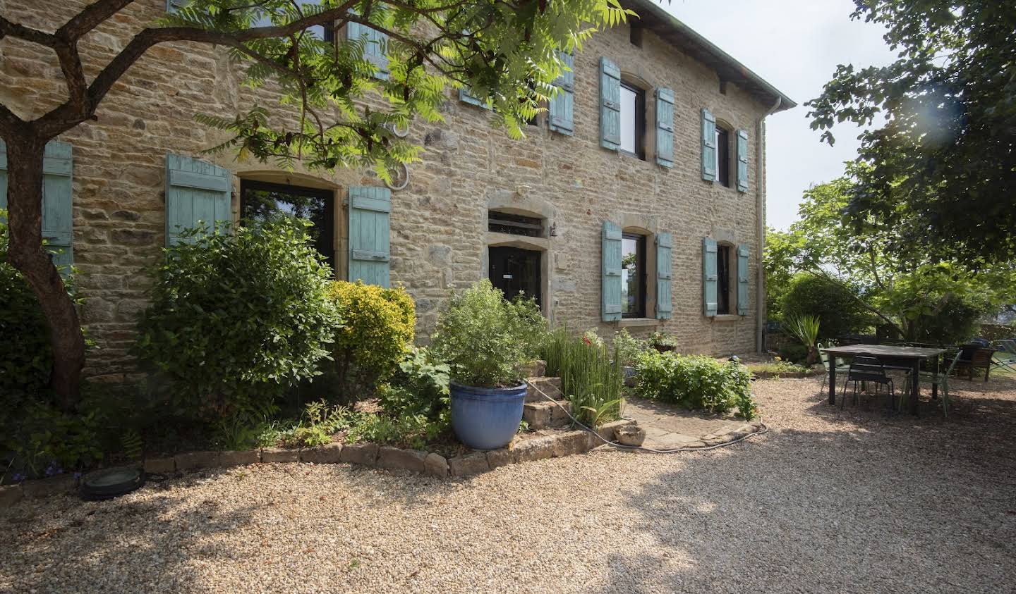 Maison avec jardin et terrasse Cluny