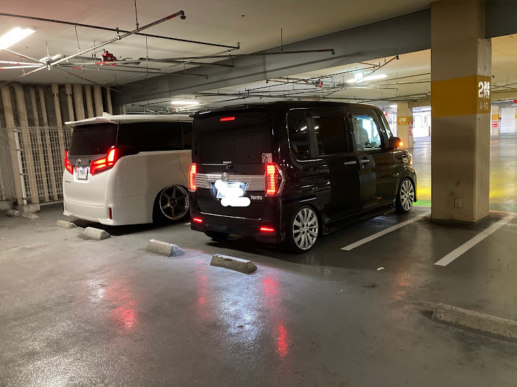アルファードの8月もよろしくお願いします・アルヴェル好きと繋がりたい・低そうで低くない少し低い車・お盆休みに関するカスタム事例の投稿画像3枚目