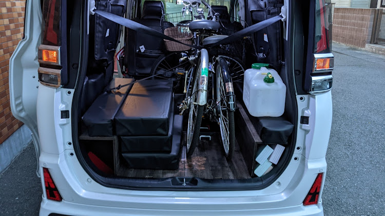 ヴォクシーの自作のベットキット・自転車積めるかな？・DIY・LF Magic ローフォルムフェンダー ダウンルックフェンダー・自作のステッカーに関するカスタム事例の投稿画像4枚目
