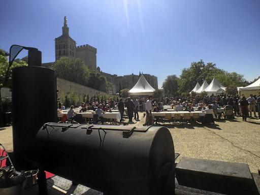 A mass braai event in Avignon.