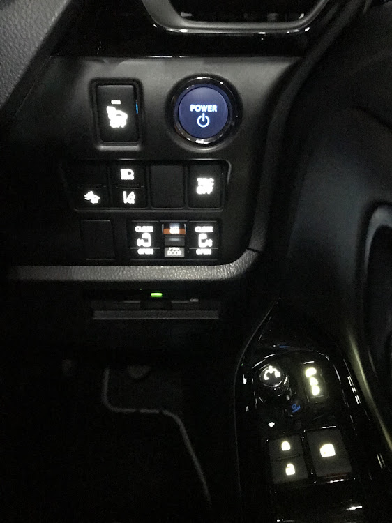 ノアのDIY・LED交換に関するカスタム事例の投稿画像2枚目