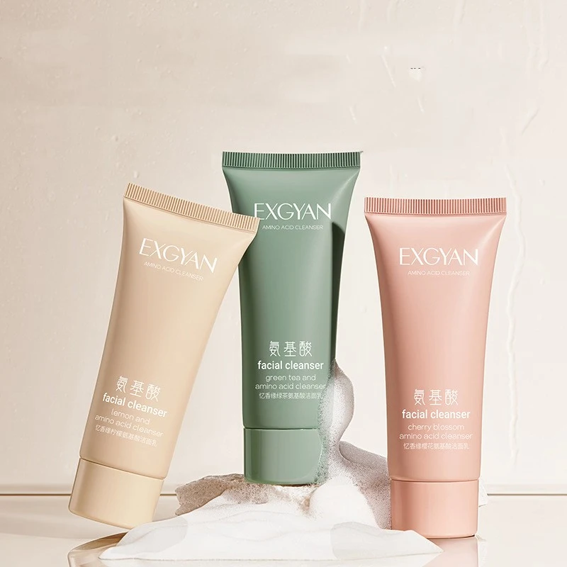Limpiador Facial Exfoliante de Limpieza Profunda Revela una piel fresca y radiante con esta fórmula que elimina impurezas y células muertas.
