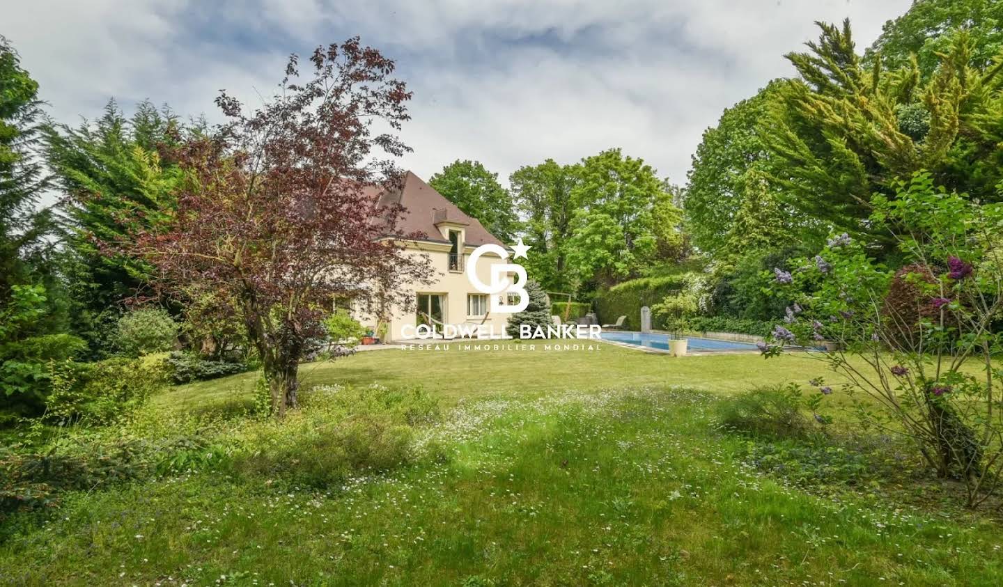 House with pool Louveciennes