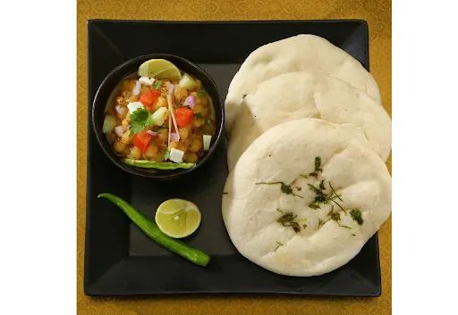 Chole Kulche [2 Kulcha]