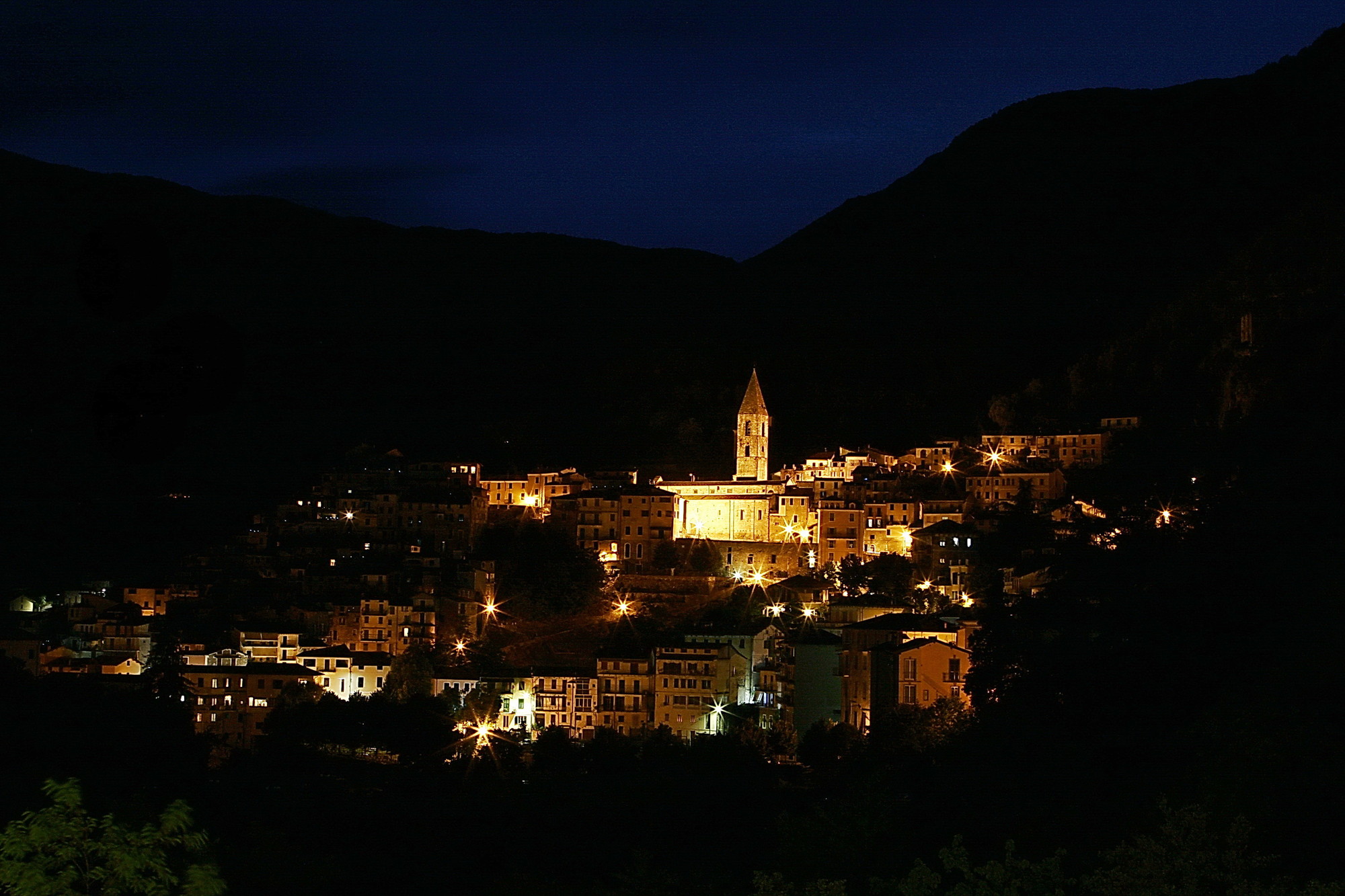 Pigna di notte di gabriele@noli