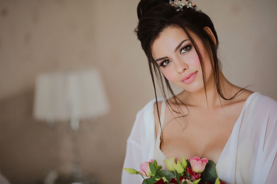 Fotógrafo de casamento Kseniya Tkachenko (fotovnsk). Foto de 24 de março 2019