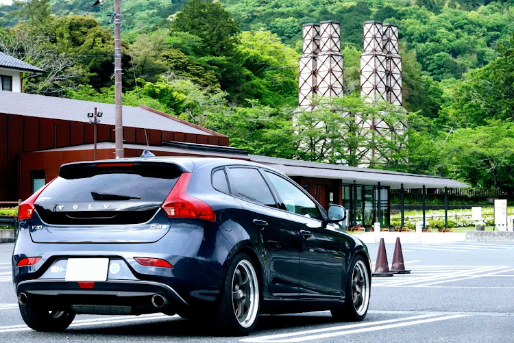 V40の5月もよろしくお願いします・GW・ドライブ・ご無沙汰しております・新緑コラボに関するカスタム事例の投稿画像1枚目