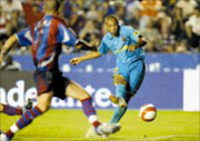 GREYHOUND: Barcelona player Thierry Herny shoots to score his third goal against Levante at the Ciutat de Valencia Stadium in Valencia, Spain, on Saturday. Pic. Fernando Bustamante. 29/09/2007. © AP