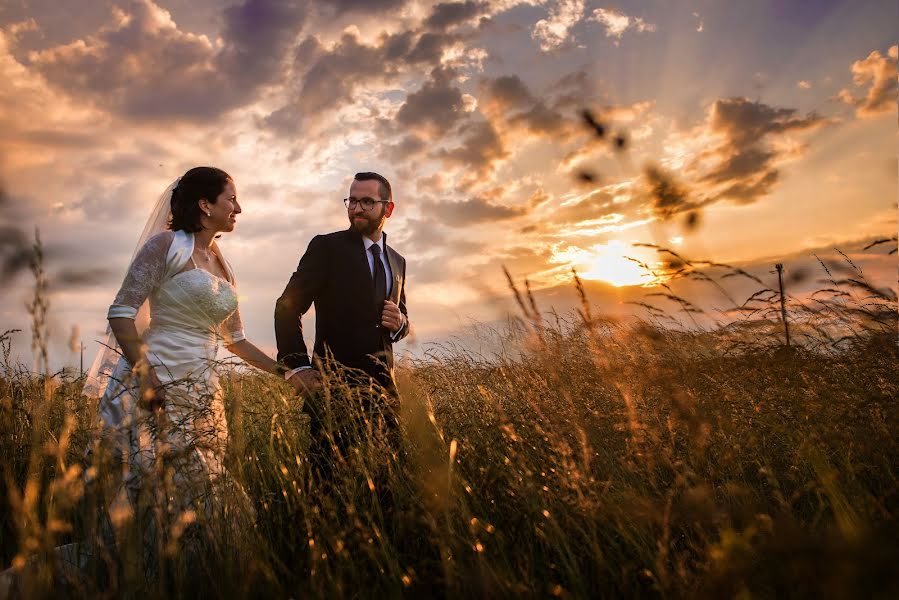 Fotografo di matrimoni Adrian Maruntelu (andryphoto). Foto del 22 aprile 2019