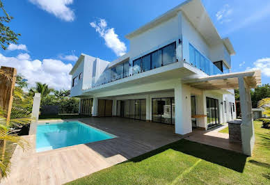 Villa with pool 2