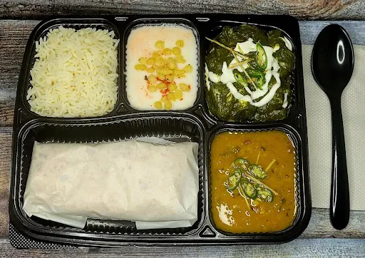 Arahar Dal, Palak Paneer, Raita, 4 Roti, Chawal