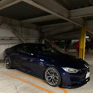 M4 クーペ F82