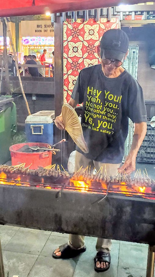 Guide to visiting hawker centers in Singapore- a look at Lau Pa Sat for Satay Street in the evening