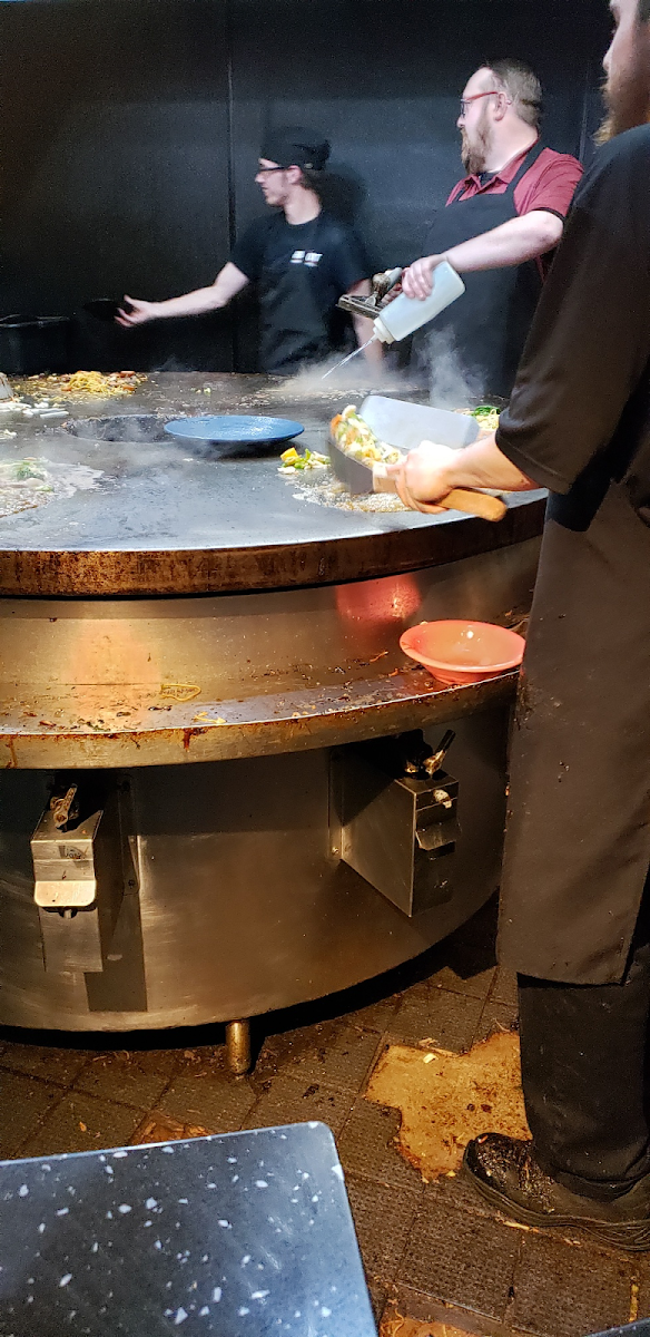 They give you a special bowl, clean the area, and I mean CLEAN! They use a wire screen and pad and take about 5 minutes and scrub. Plus use new spatulas and block other orders away. They are amazing!