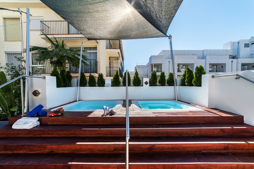 PISCINE ET JACUZZI