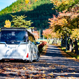 ヴォクシー ZRR85W