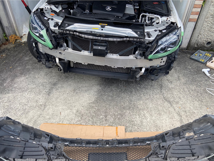 Cクラス ステーションワゴンのパナメリカーナグリル・s205 Cクラス・DIY・ブラックアウトに関するカスタム事例の投稿画像6枚目