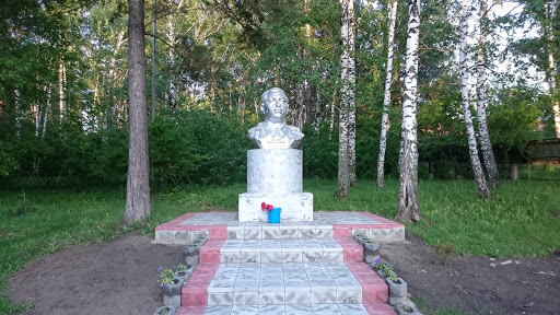 Памятник Покрышкину