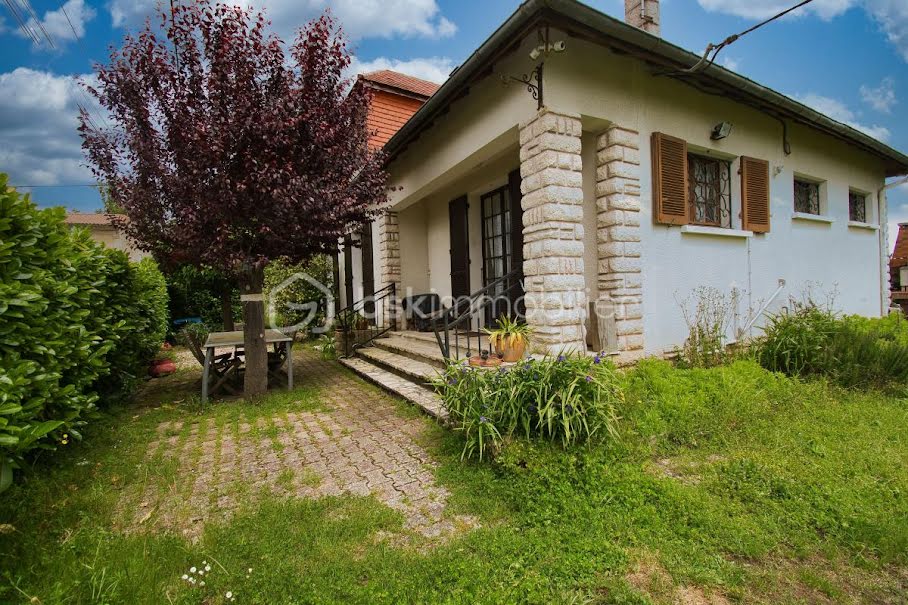 Vente maison 5 pièces 107 m² à Saint-Médard-de-Guizières (33230), 199 000 €