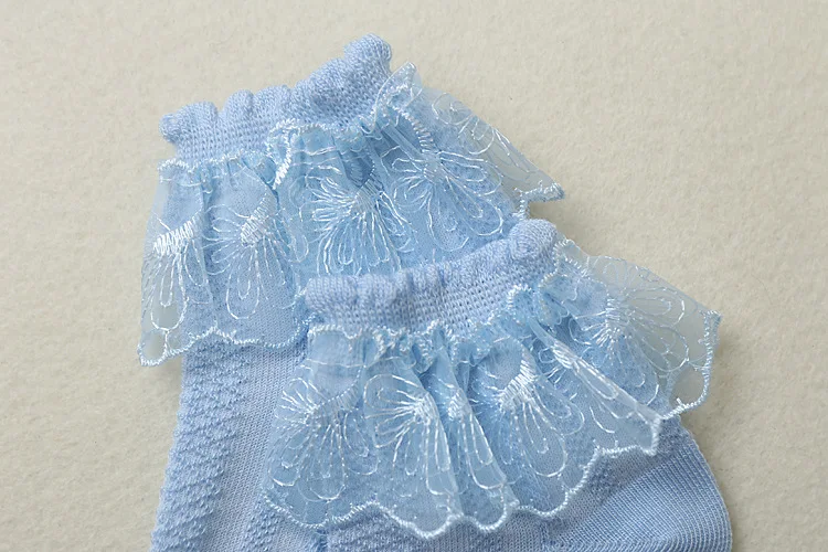 Chaussettes d'été fines en dentelle pour filles, respirantes et confortables. Idéales pour la chaleur, design élégant et moderne, parfaites pour l'été.
